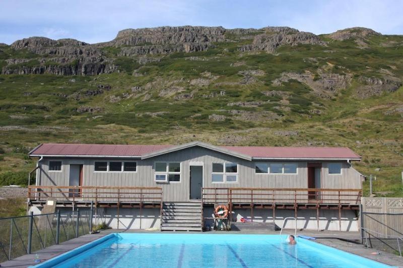 Hotel Laugarholl With Natural Hot Spring 侯尔马维克 外观 照片