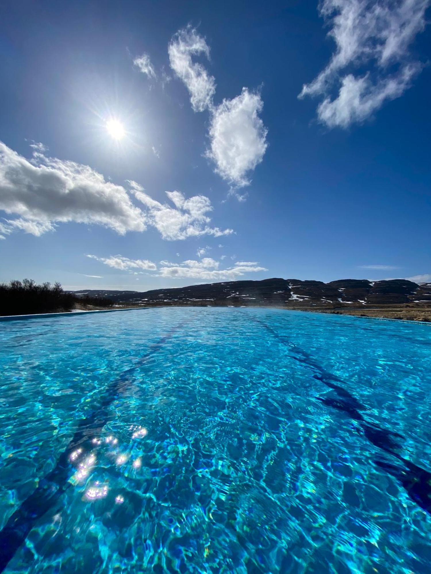 Hotel Laugarholl With Natural Hot Spring 侯尔马维克 外观 照片