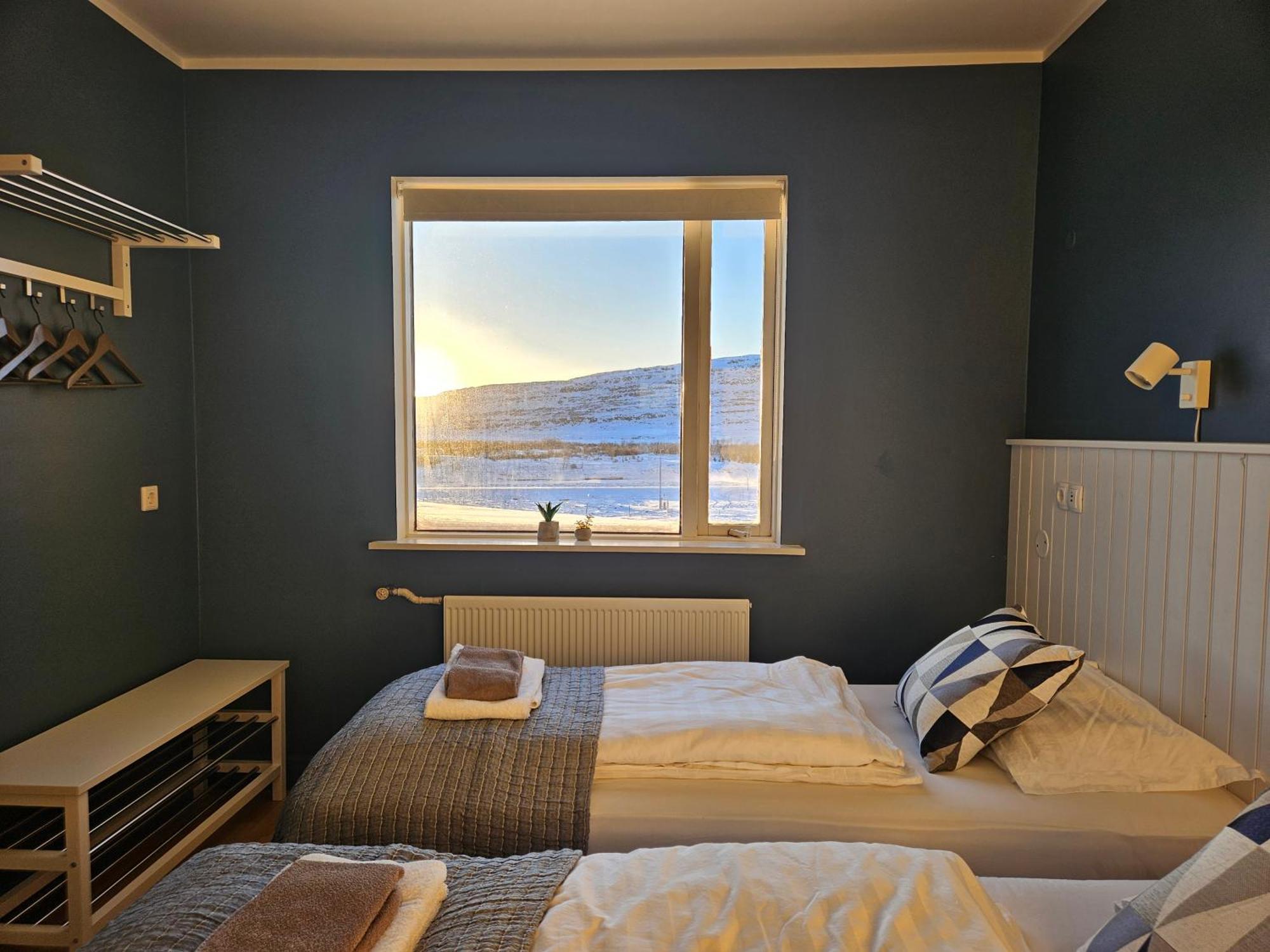 Hotel Laugarholl With Natural Hot Spring 侯尔马维克 外观 照片