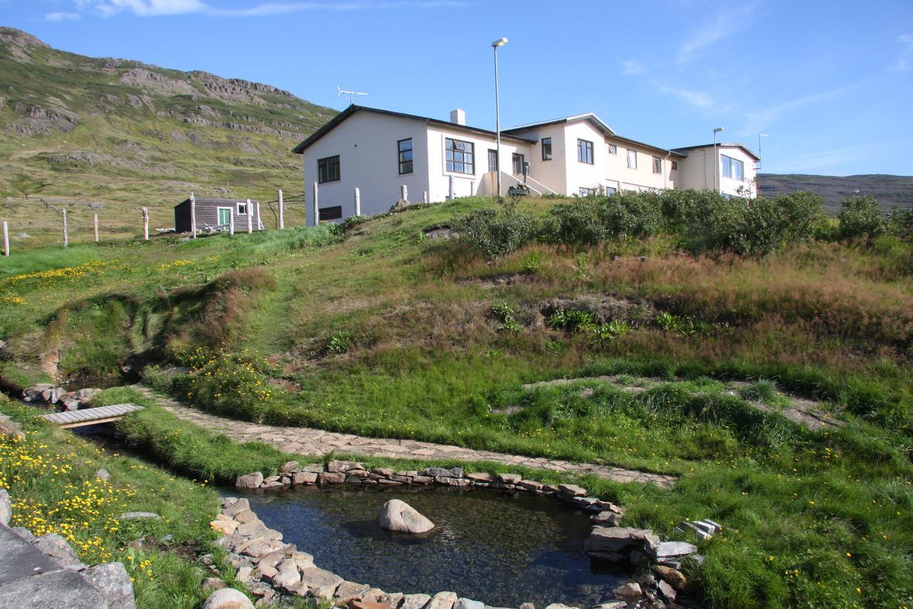 Hotel Laugarholl With Natural Hot Spring 侯尔马维克 外观 照片